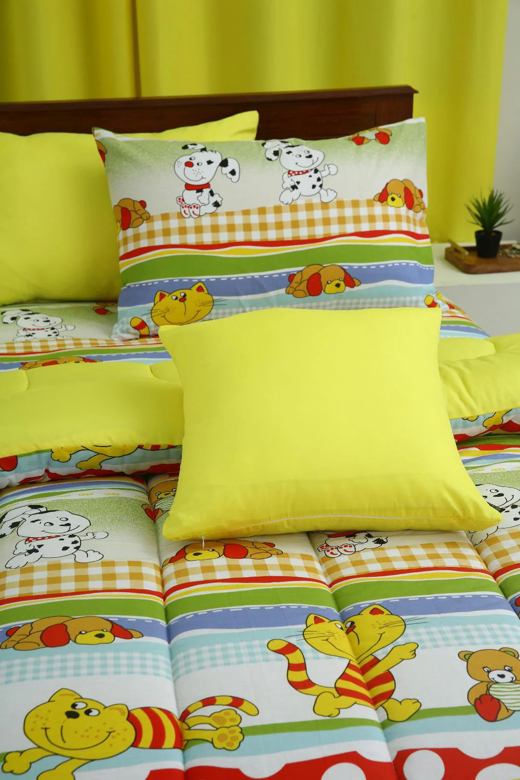 5 PCs Single Razai Set-Puppies Party(With Yellow Reverse) - Image 8