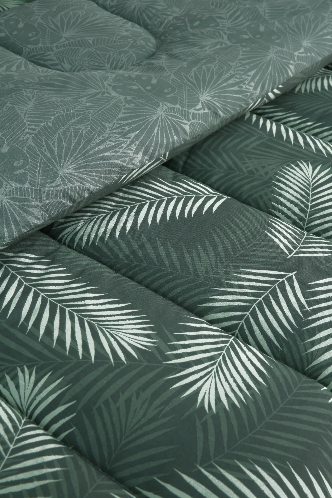 8 PCs Winter Razai Set-Emerald Feathers - Image 10
