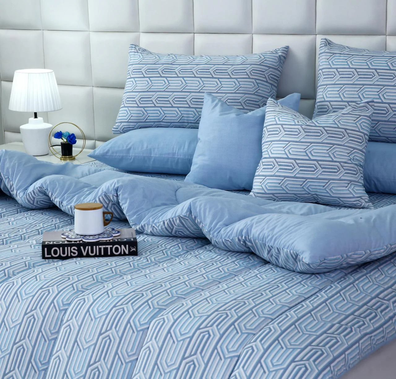 8 PCs Winter Razai Set-Blue Shapes - Image 9